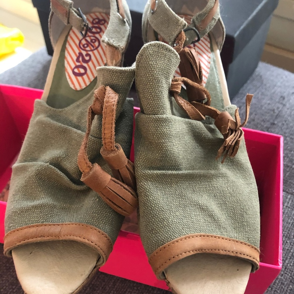 Summer wedges size 6